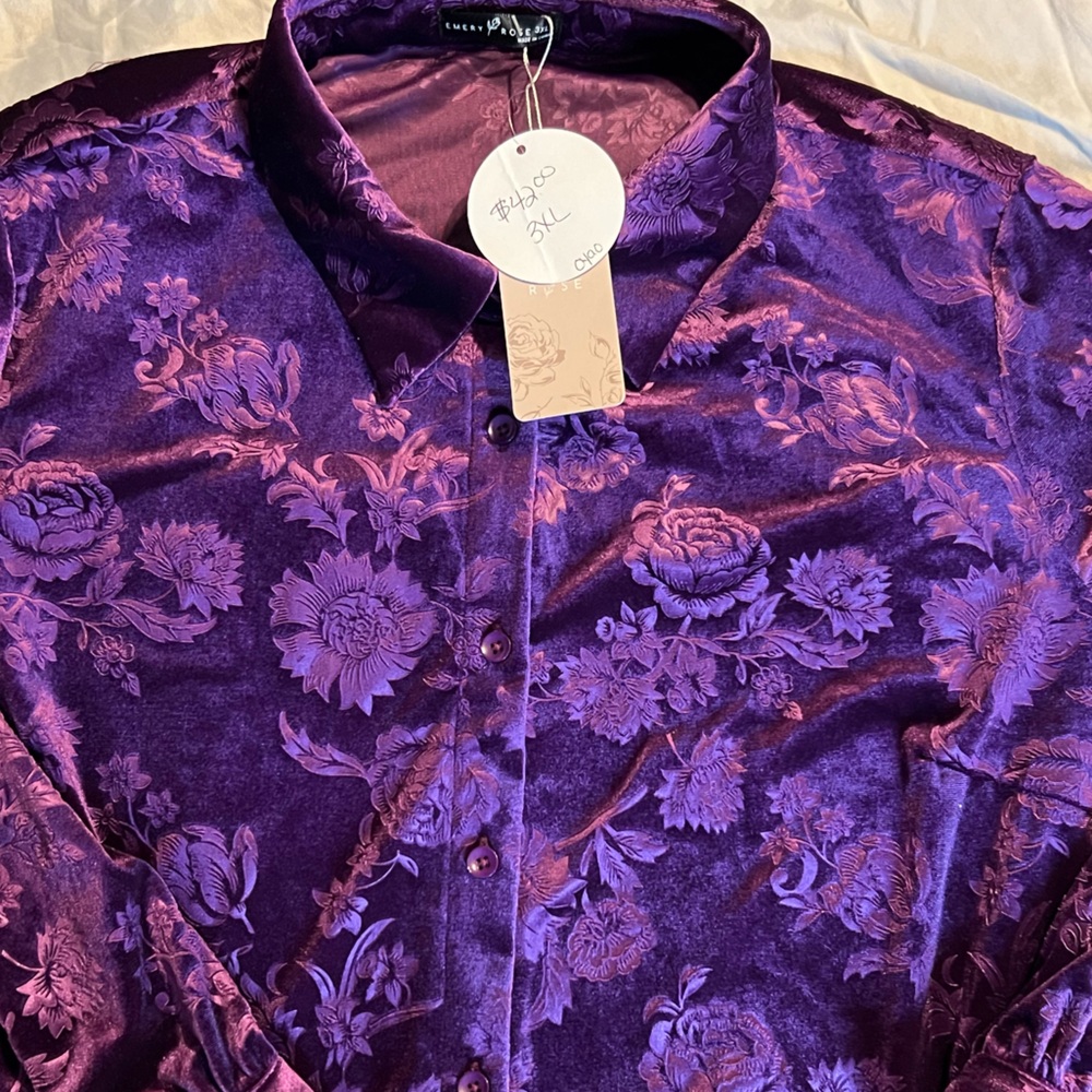 BRAND NEW PLUS SIZE TOP! - Picture 2 of 4
